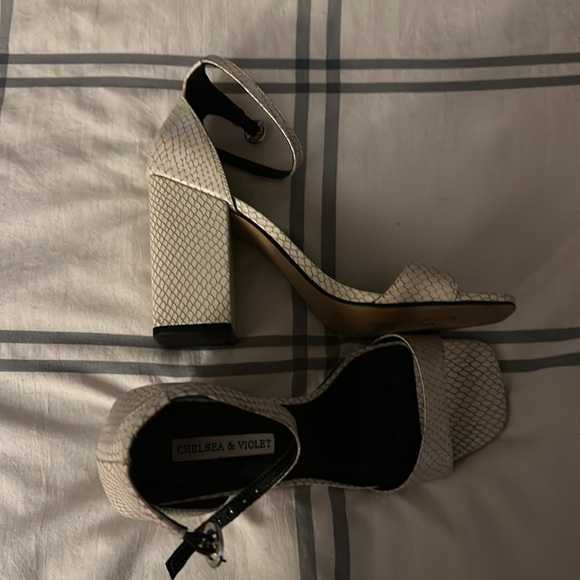 Snakeskin pattern heels - Picture 2 of 3